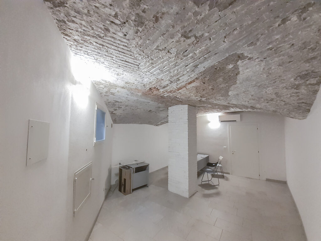Bologna Centro Storico affittasi negozio
