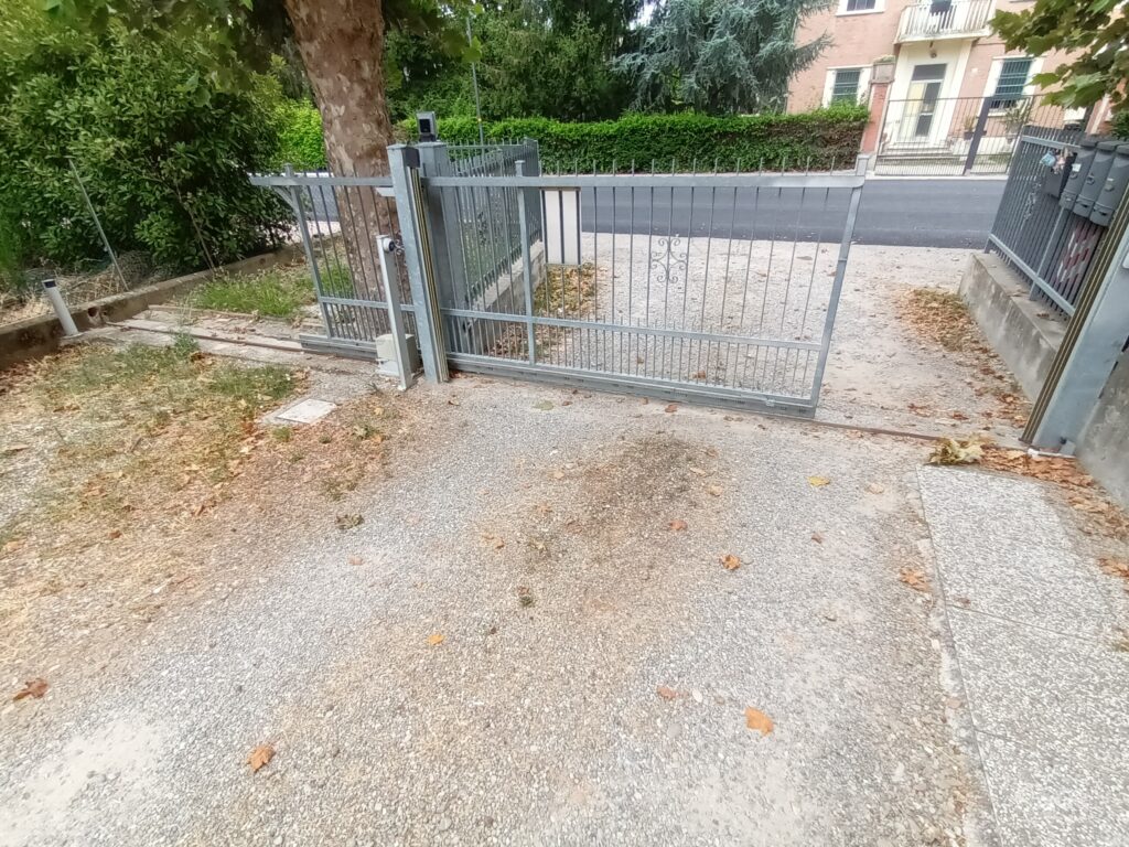 Garage in AFFITTO perfetto stato